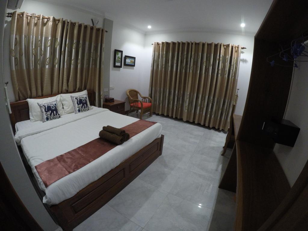 Happy​​ Family Guesthouse Kampot Eksteriør billede